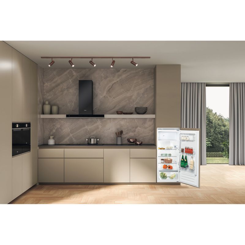 Whirlpool Kühlschrank Einbaugerät ARG 71911 Edelstahloptik Lifestyle frontal open