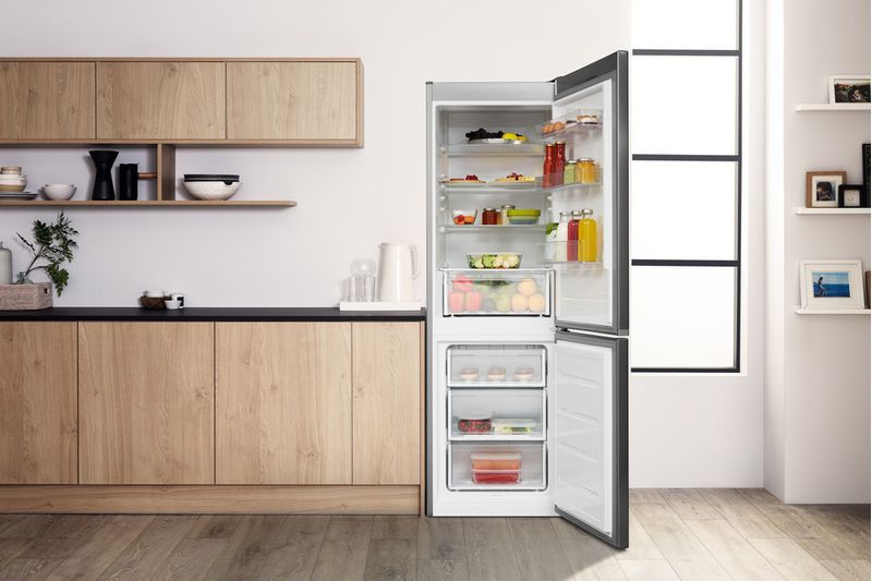Bauknecht-Kuhl----Gefrierkombination-Standgerat-KGLF-182-IN-2-Optic-Inox-2-doors-Lifestyle-frontal-open