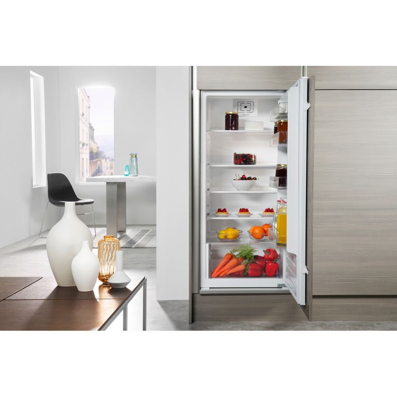 Whirlpool Kühlschrank Einbaugerät ARG 8502 Weiss Lifestyle frontal open