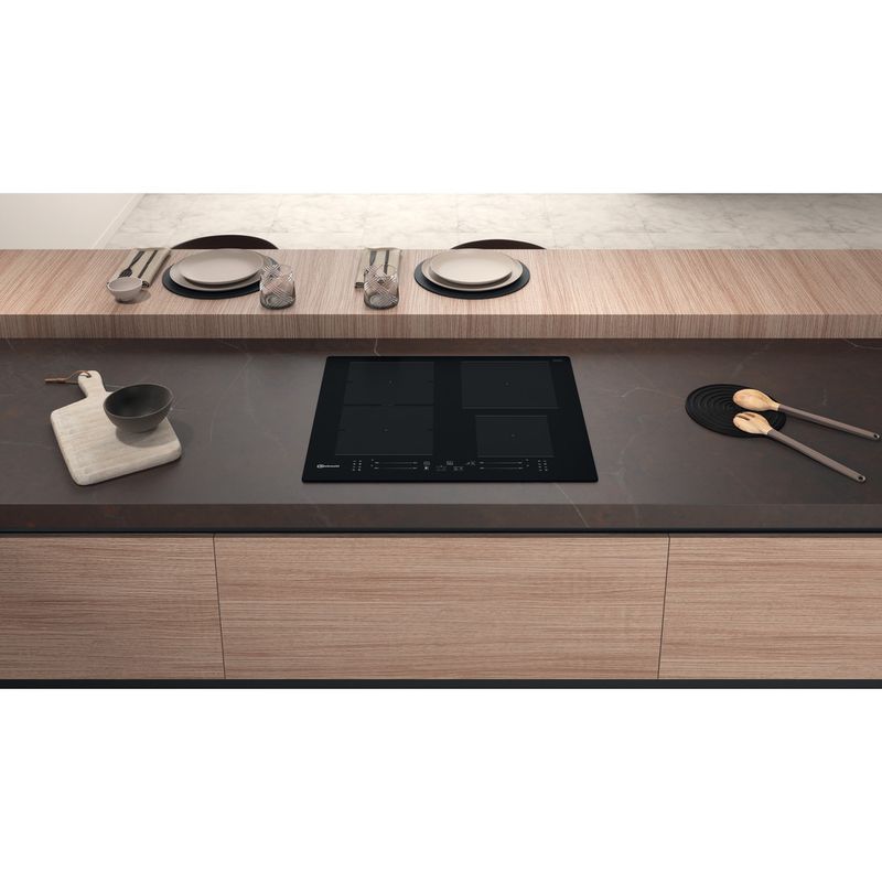 Bauknecht Kochfeld BS 8460F NE Schwarz Induction vitroceramic Lifestyle frontal top down