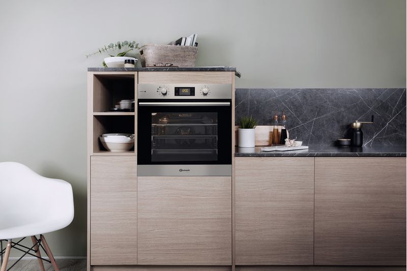 Bauknecht Einbauherd/Backofen Einbaugerät BAR2S K8 V2 IN Elektrisch A+ Lifestyle frontal