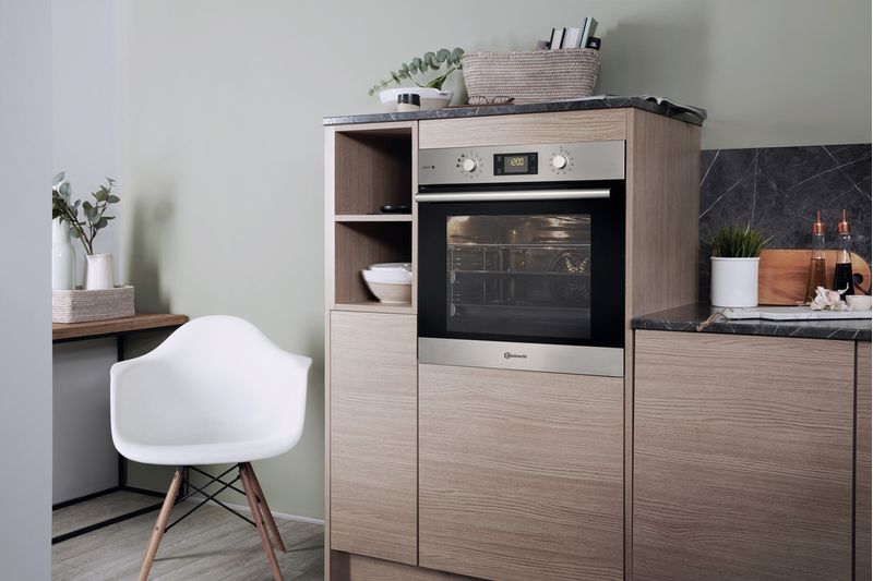 Bauknecht Einbauherd/Backofen Einbaugerät BAR2S K8 V2 IN Elektrisch A+ Lifestyle perspective