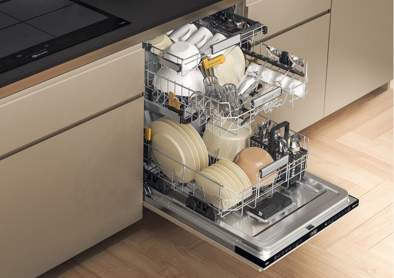 Bauknecht Dishwasher Einbaugerät B8I HF58 TUC Vollintegriert (Lieferung ohne Möbelfront) B Lifestyle perspective open