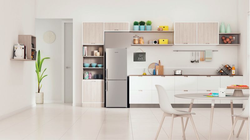 Indesit Kühl- / Gefrierkombination Standgerät IB55 532 X Edelstahloptik 2 Türen Lifestyle frontal