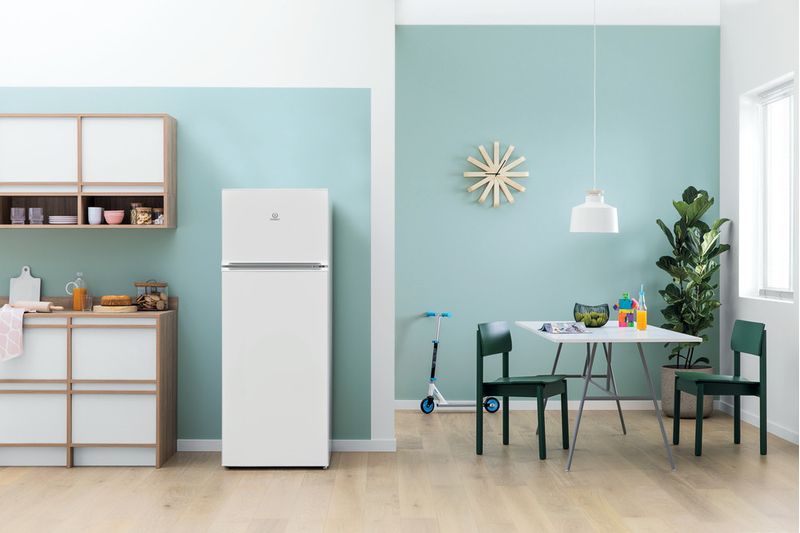 Indesit Kühl- / Gefrierkombination Standgerät I55TM 4120 W 2 Weiss 2 Türen Lifestyle frontal