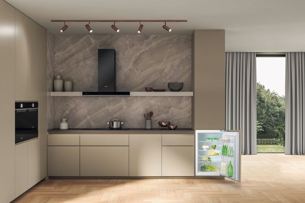 Bauknecht Kühlen Einbaugerät KSI 9VF3E Weiss Lifestyle frontal open