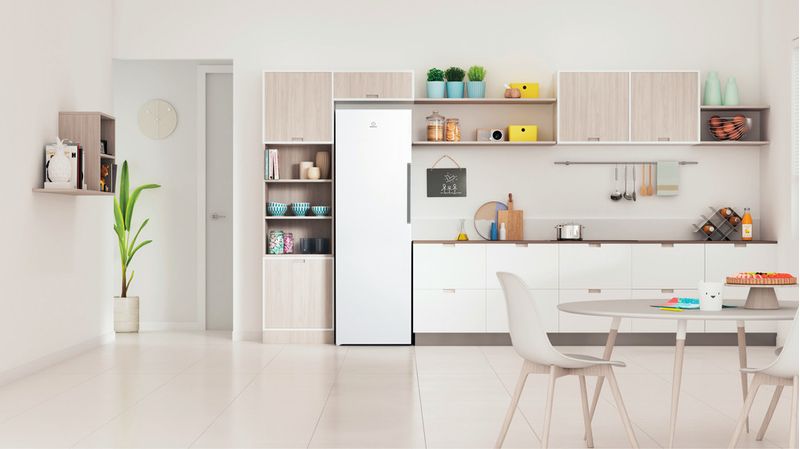 Indesit Gefrierteil Standgerät UI8 F2C W Weiss Lifestyle frontal