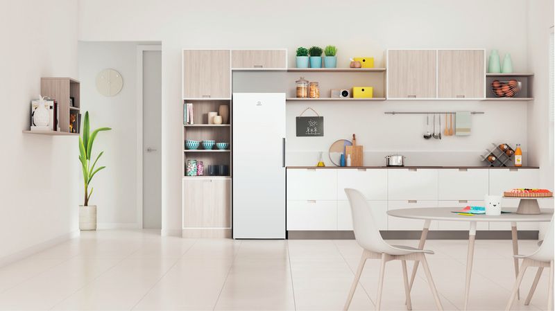 Indesit Gefrierteil Standgerät UI6 F2T W Weiss Lifestyle frontal