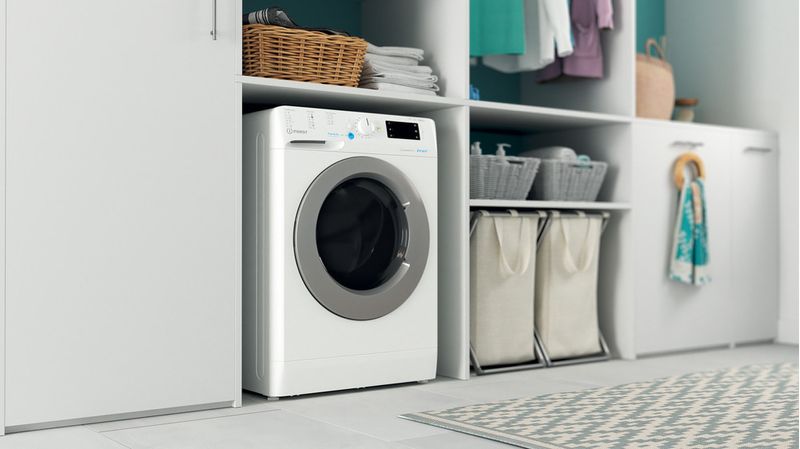 Indesit Waschtrockner Standgerät BDE 96435 9EWS EU Weiss Frontlader Lifestyle perspective